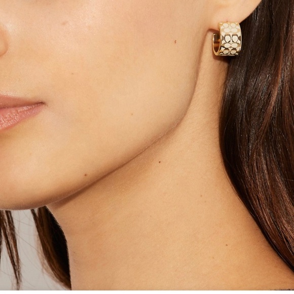 Coach Signature Enamel Huggie Earrings ,Rose gold,nwt. - Picture 2 of 3